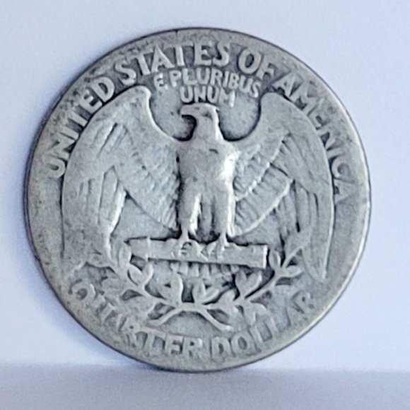 SOLD  1943 Washington Quarter Philadelphia Mint Silver Coin - Picture 2 of 2